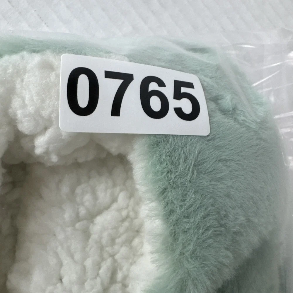 Auden 0765 Women's M/L 8-12 Faux Fur Slipper Socks Mint Green Gripper Bottom NWT